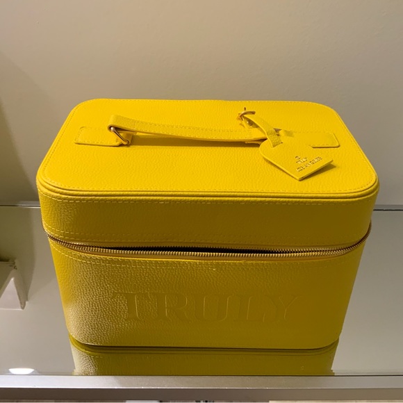 Truly yellow Beauty case brand new - Picture 10 of 15